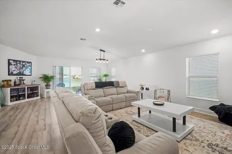 527 Glaspell Circle SE Palm Bay FL 32909