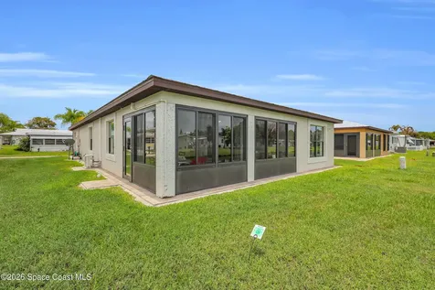 22 Alta Loma Port St. Lucie FL 34952