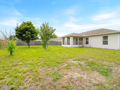 867 Fairhaven Street NE Palm Bay FL 32907