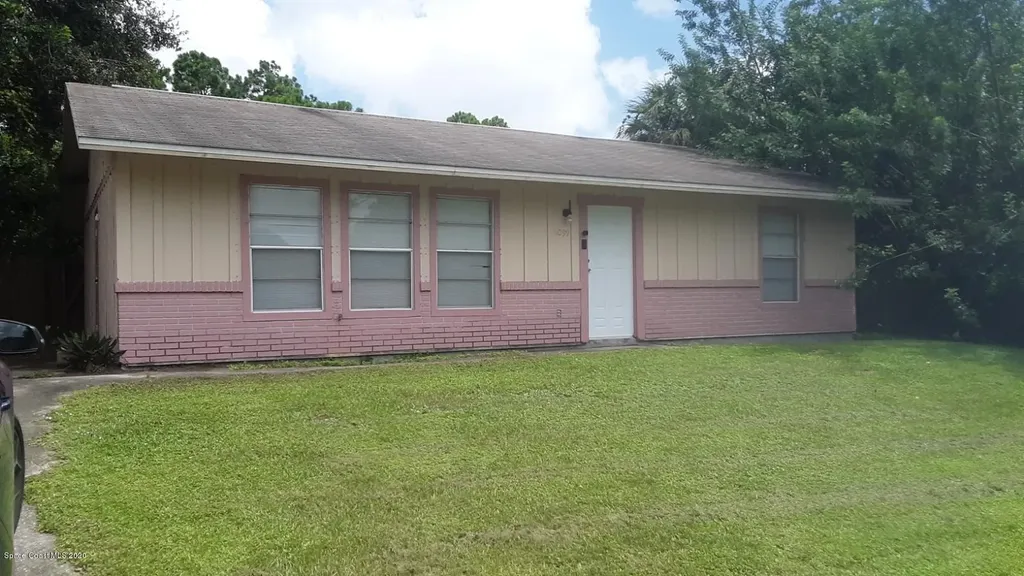 1099 Salina Street SE Palm Bay FL 32909