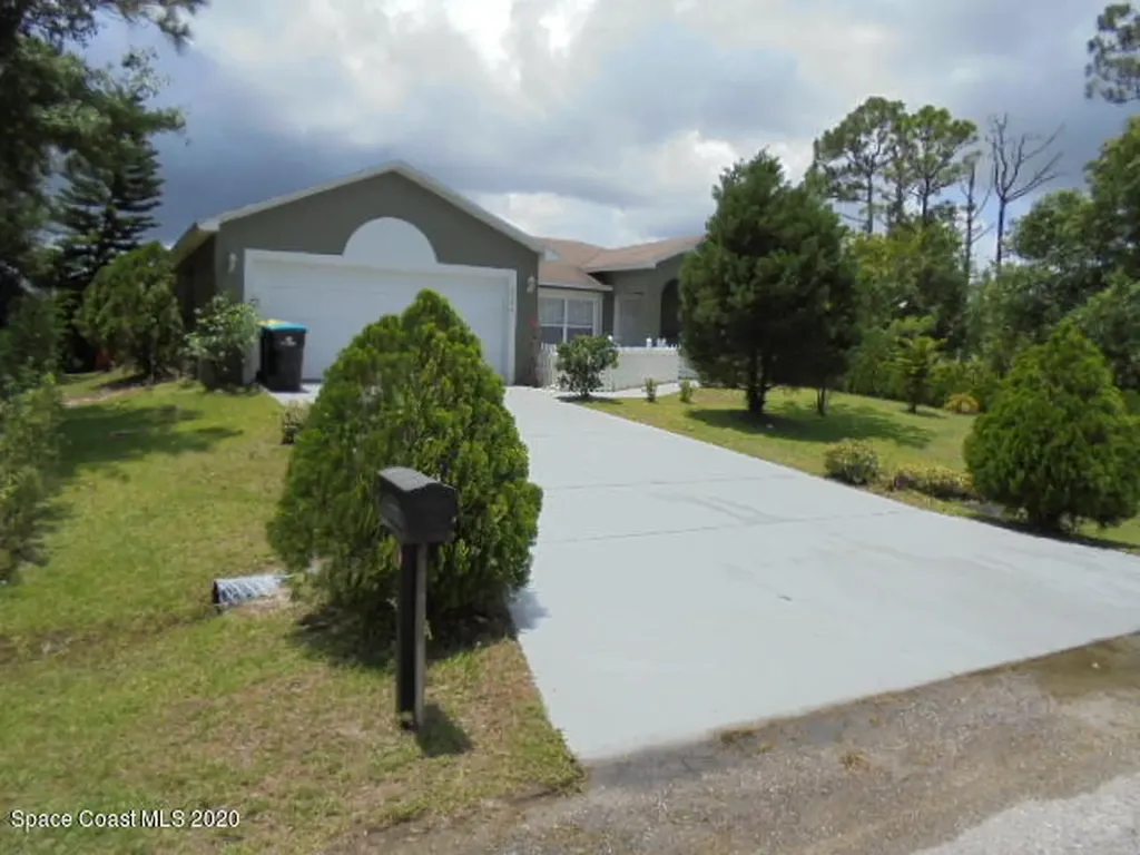 2240 Angel Road SE Palm Bay FL 32909