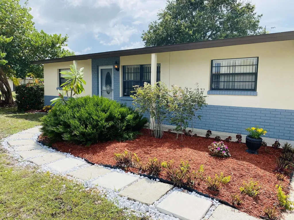 1378 Eva Lane Melbourne FL 32935