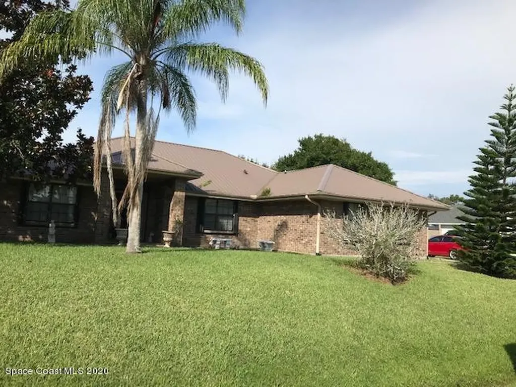 226 Pelican Drive NE Palm Bay FL 32907