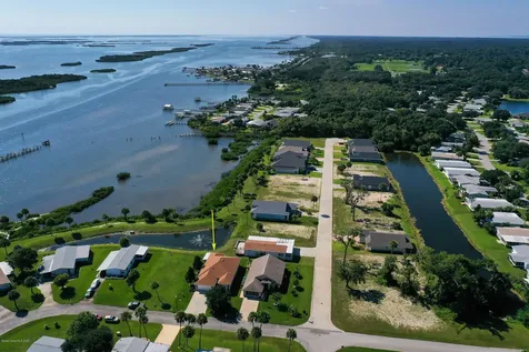 239 Golden Bay Boulevard Oak Hill FL 32759