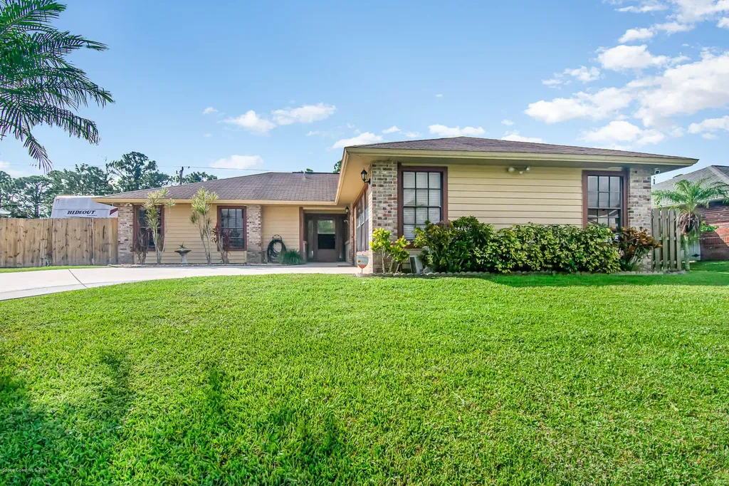 484 Rheine Road NW Palm Bay FL 32907