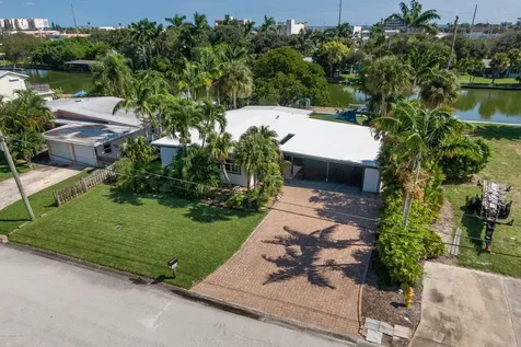 113 Aucila Road Cocoa Beach FL 32931