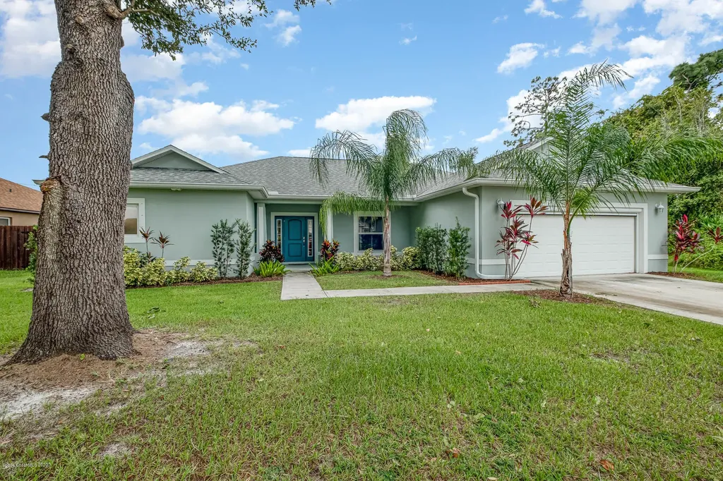 1008 Grandeur Street SE Palm Bay FL 32909