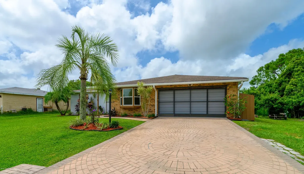 1366 Walthan Street SE Palm Bay FL 32909