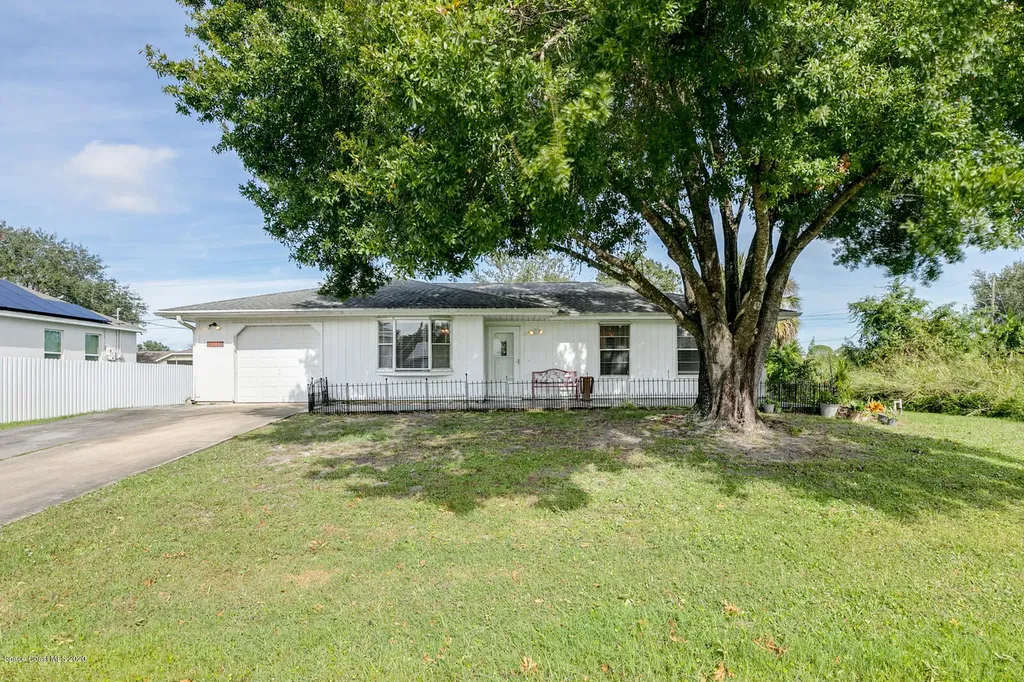 1081 Hosbine Street SE Palm Bay FL 32909