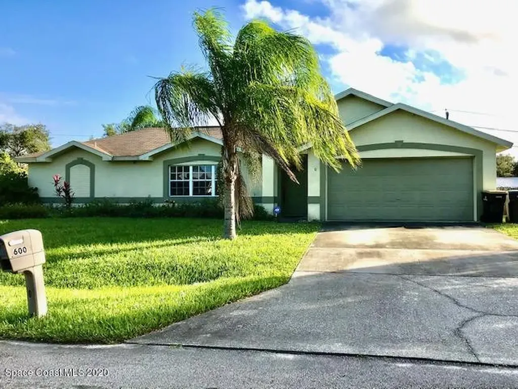 600 Delmonico Street NE Palm Bay FL 32907