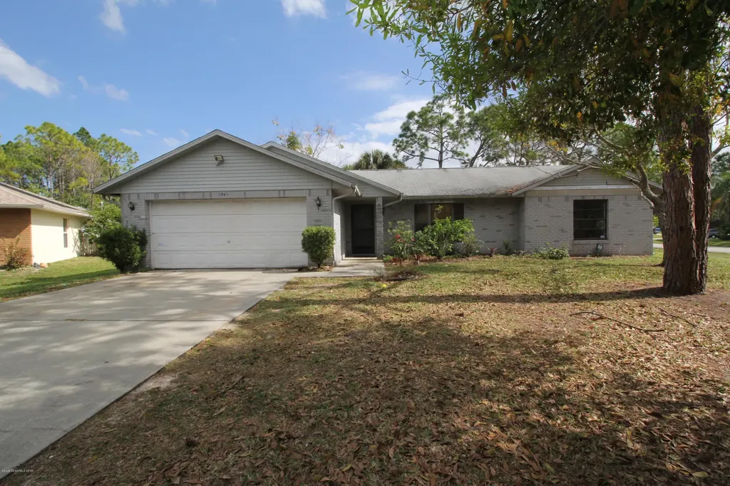 1541 Gisinger Court NW Palm Bay FL 32907