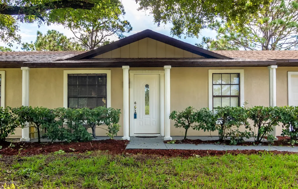 527 Saragassa Avenue SW Palm Bay FL 32908