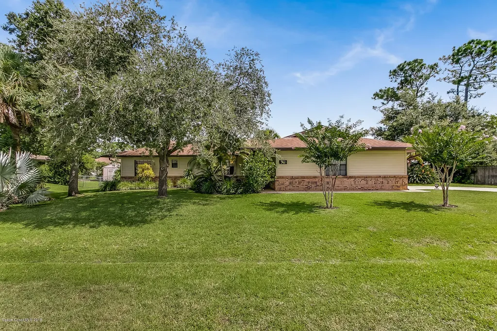561 Sterling Street NE Palm Bay FL 32907