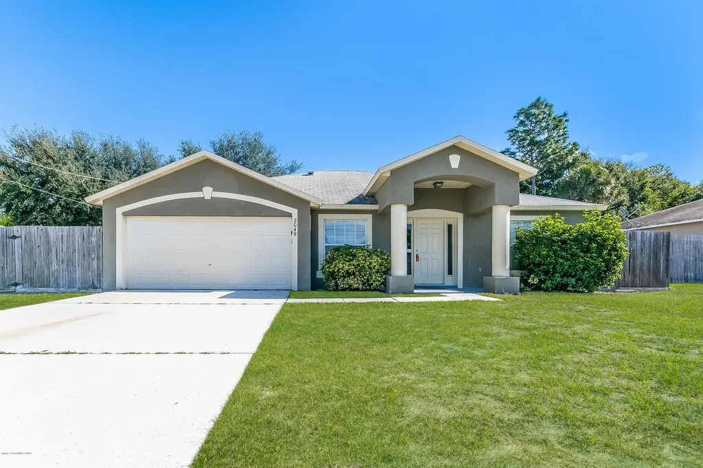 2049 Glendale Boulevard Mims FL 32754