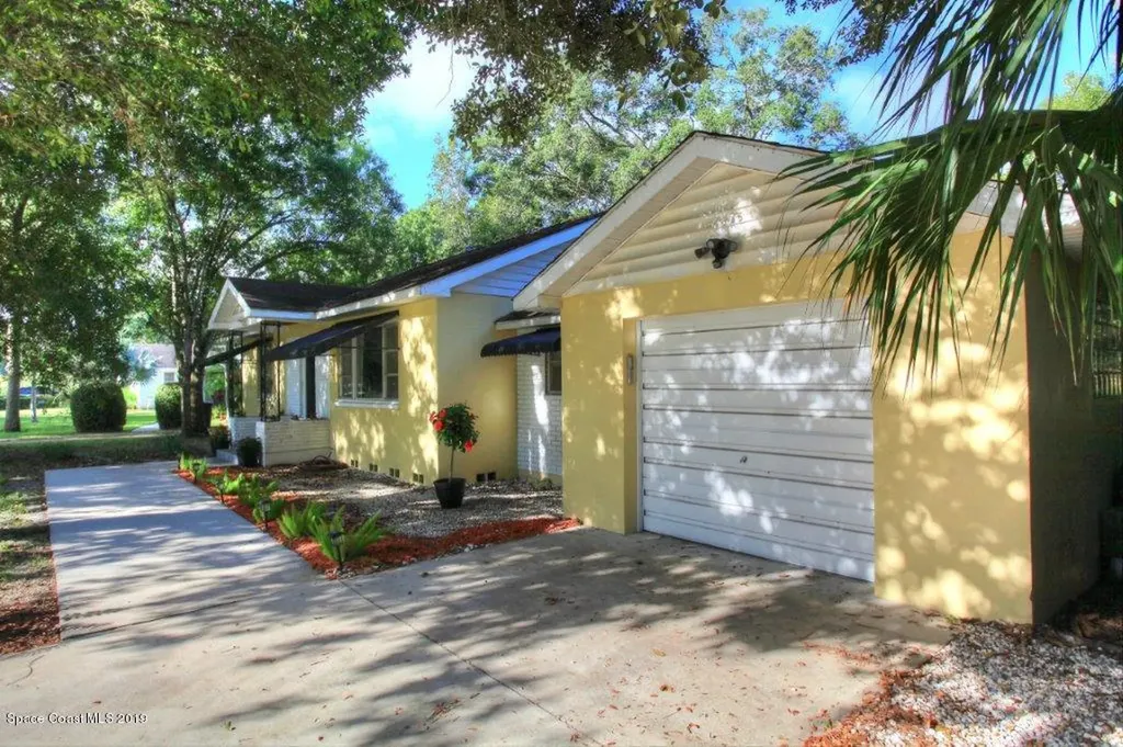 1933 26th Avenue Vero Beach FL 32960