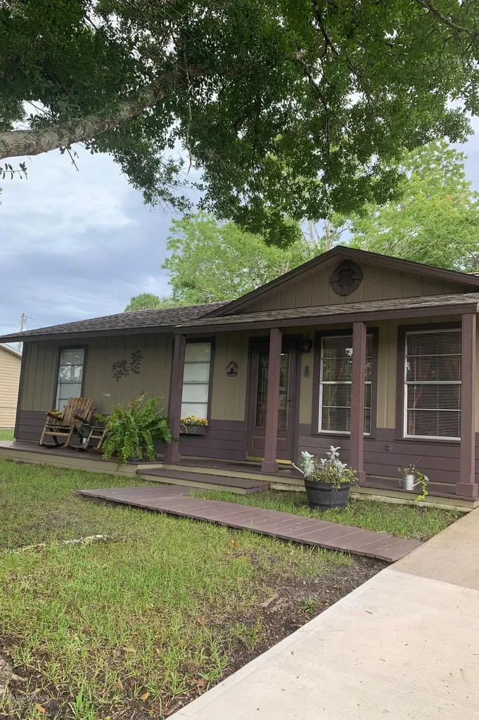 578 Tropicaire Avenue SW Palm Bay FL 32908