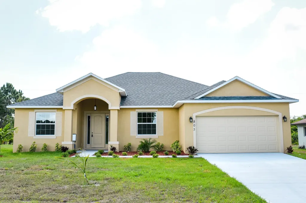 803 Carlyle Avenue SE Palm Bay FL 32909