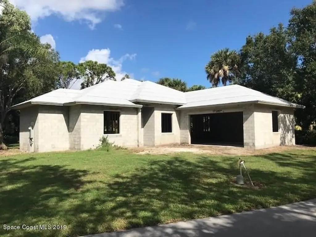 810 Carolina Circle SW Vero Beach FL 32962