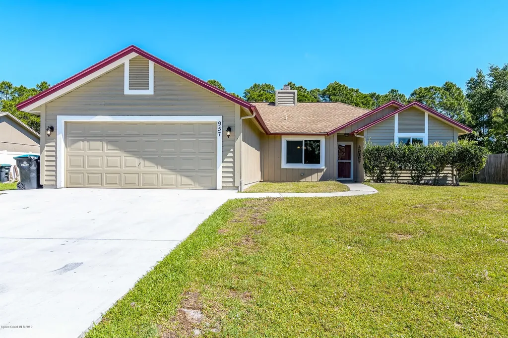 957 Albion Street NW Palm Bay FL 32907
