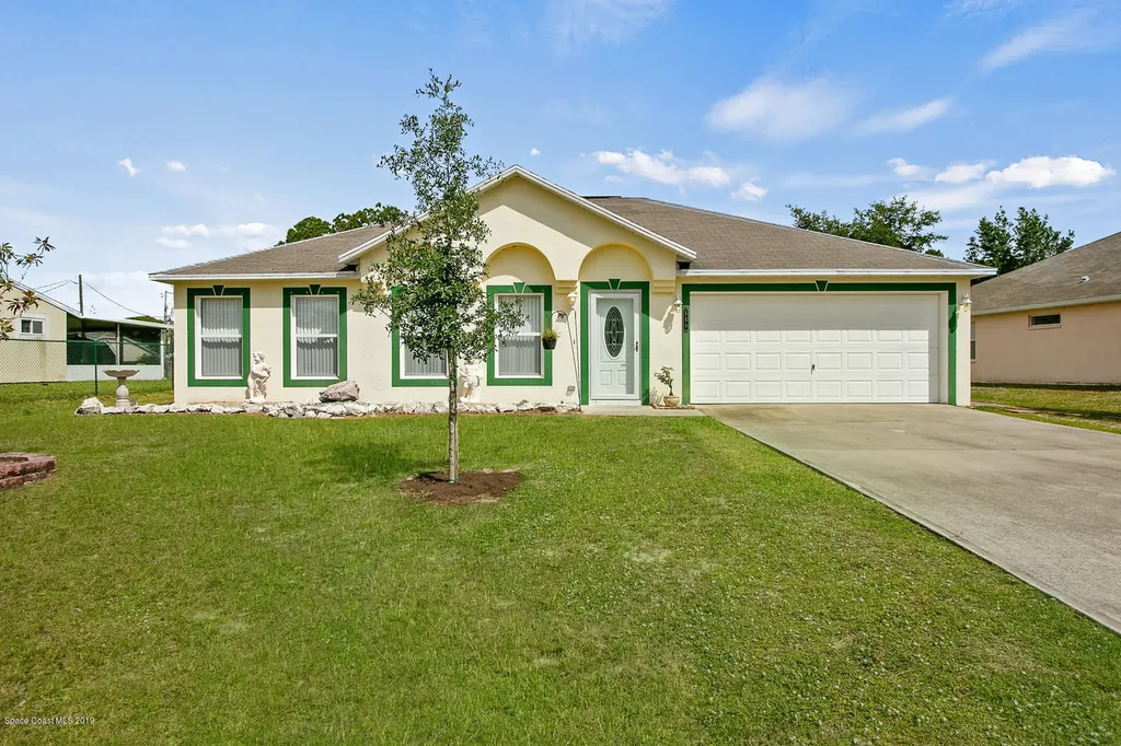 559 Nackman Road NW Palm Bay FL 32907