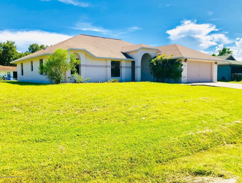 948 Falconer Street NW Palm Bay FL 32907