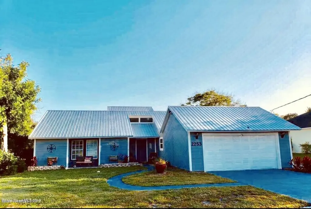 2253 Hialeah Street NE Palm Bay FL 32907
