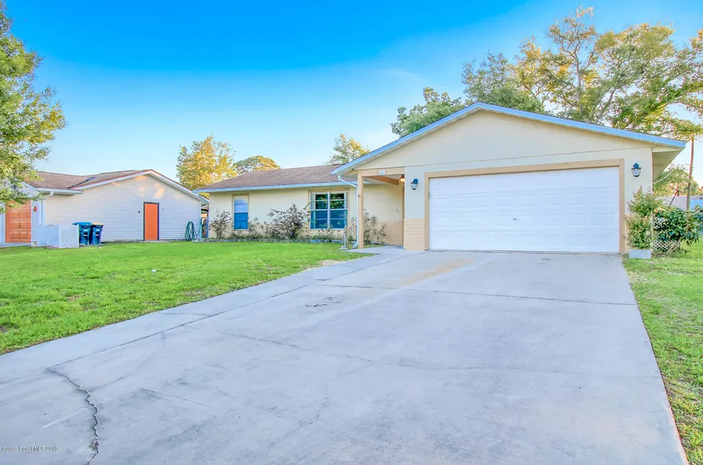 560 Avondale Road NE Palm Bay FL 32907