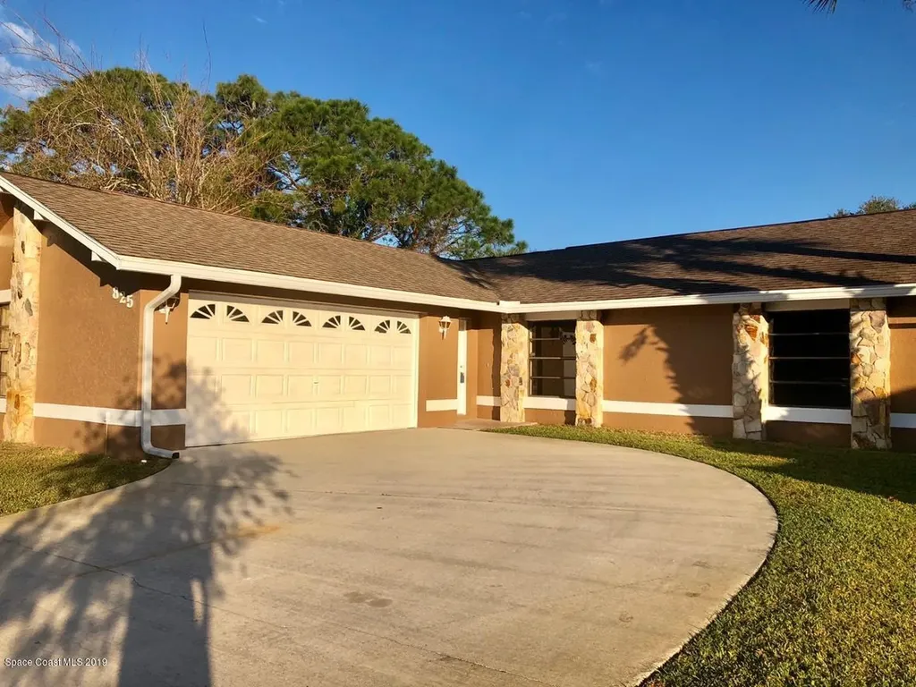 825 Beacon Street NW Palm Bay FL 32907