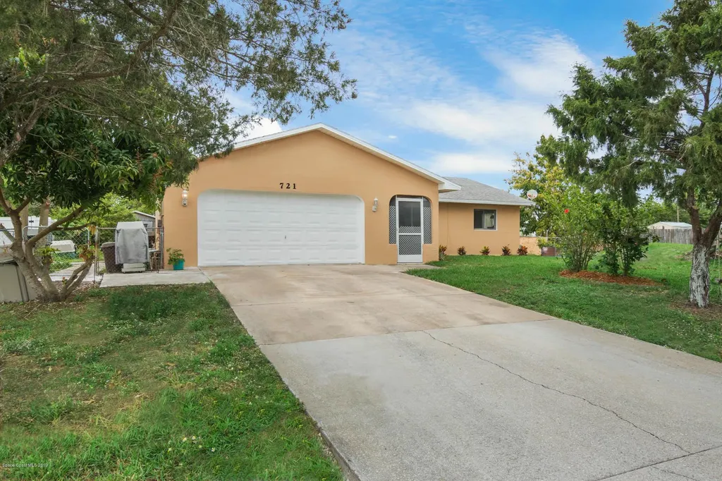 721 Grandeur Street SE Palm Bay FL 32909