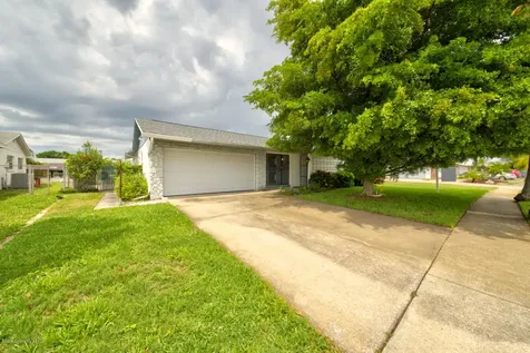150 Via De La Reina Merritt Island FL 32953