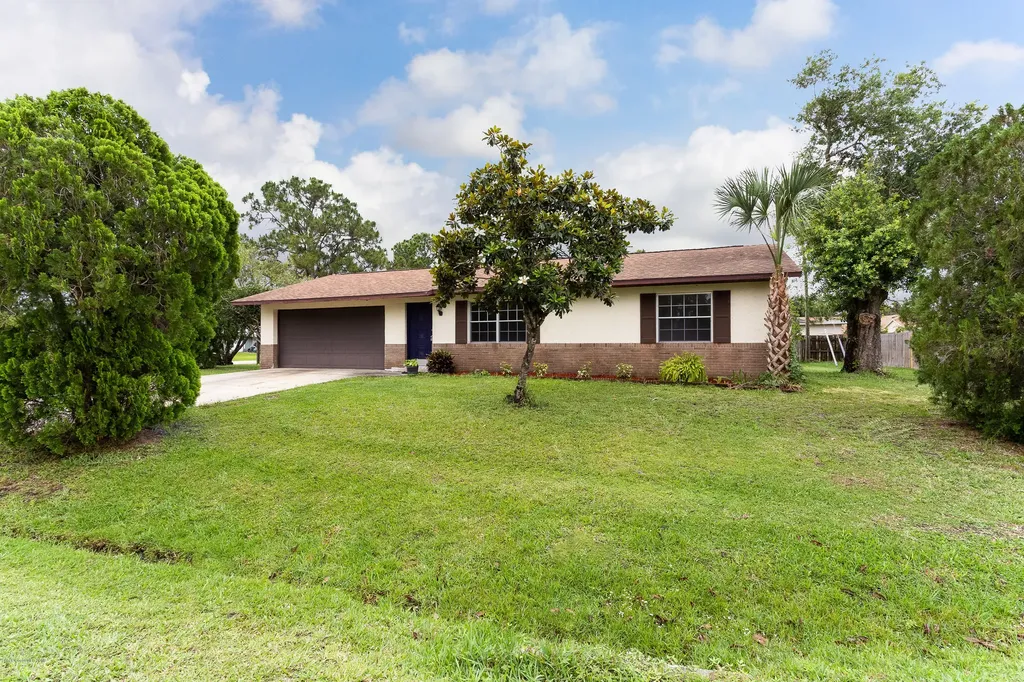 496 Brookedge Street NE Palm Bay FL 32907