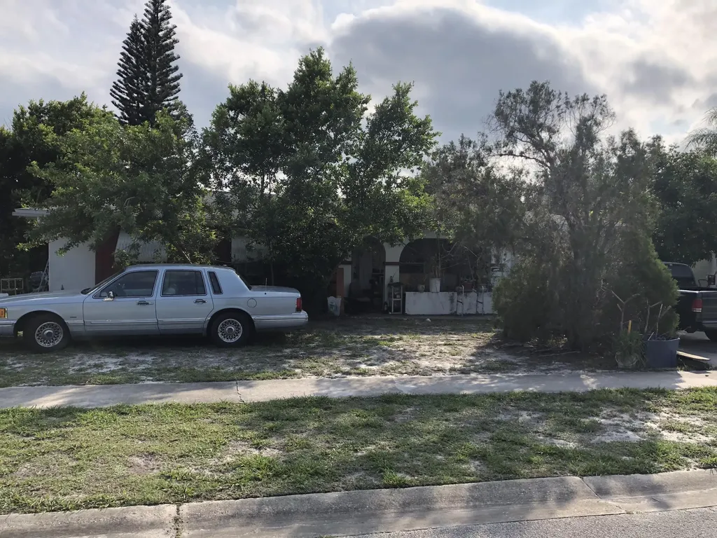 880 Edwards Street NE Palm Bay FL 32905