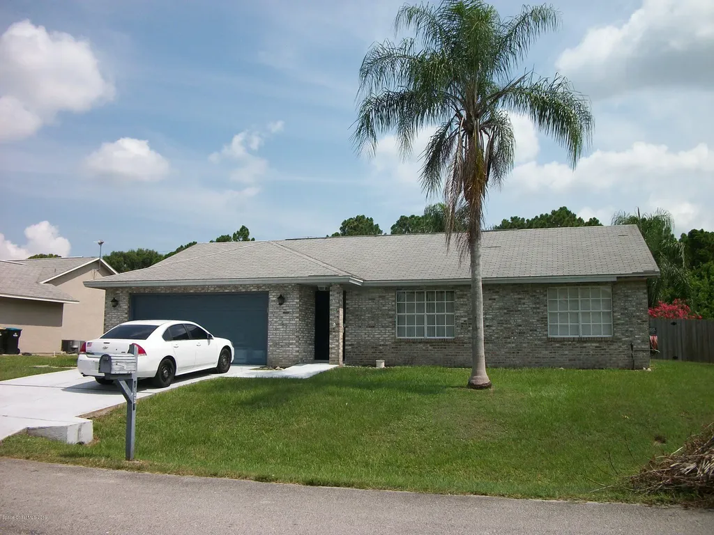 1361 Pakenham Street NW Palm Bay FL 32907