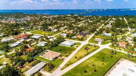 121 Wayne Avenue Indialantic FL 32903