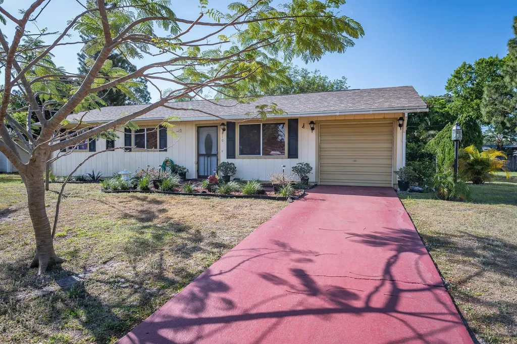 810 Vantage Street SE Palm Bay FL 32909