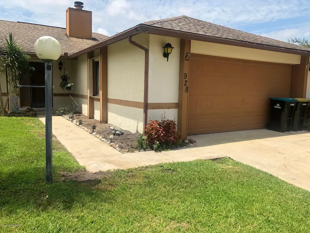 928 Hunt Street NW Palm Bay FL 32907