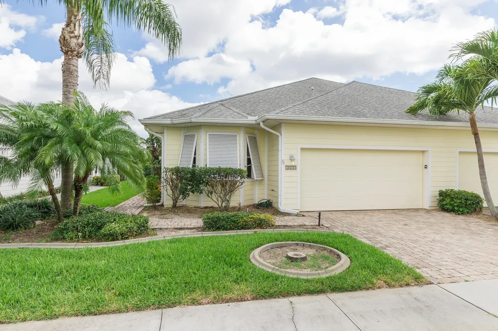 1033 Eleuthera Drive NE Palm Bay FL 32905