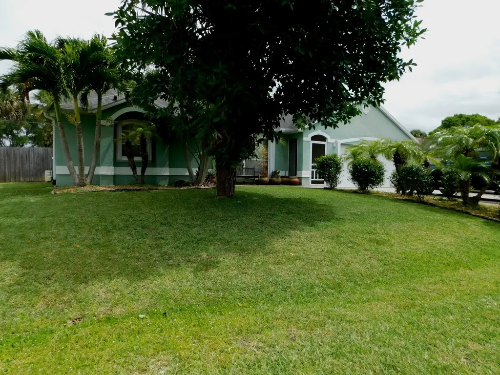 631 Di Lido Street NE Palm Bay FL 32907