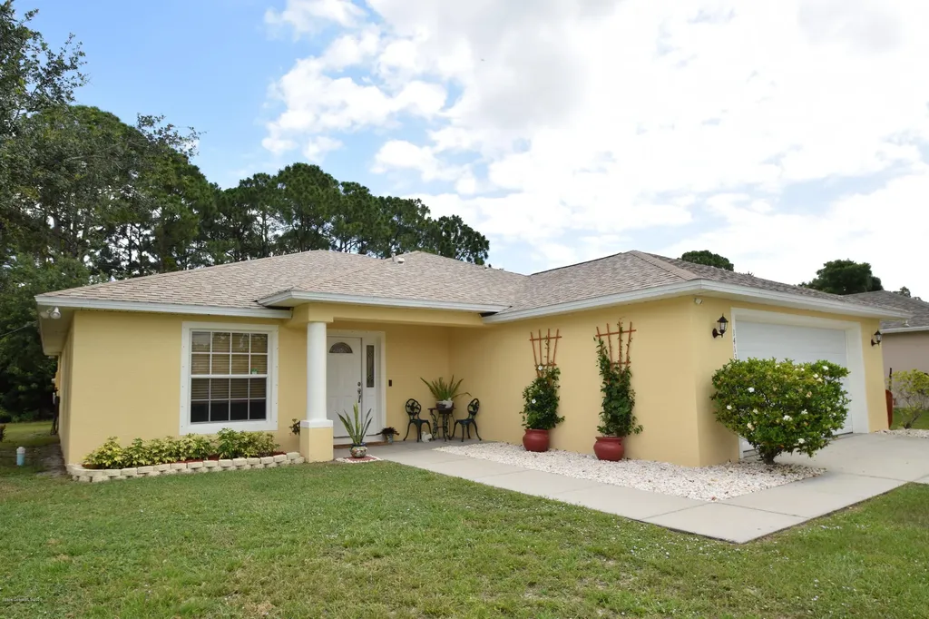 1413 Beche Street SE Palm Bay FL 32909