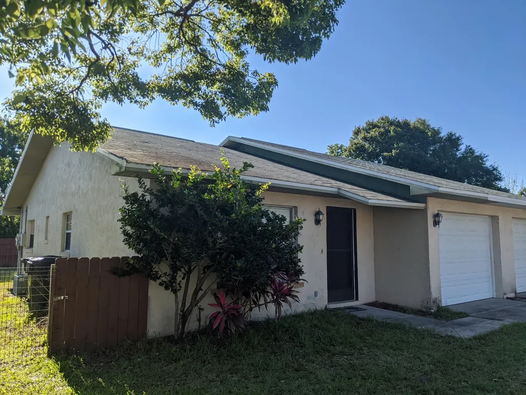 142 E Towne Place Titusville FL 32796