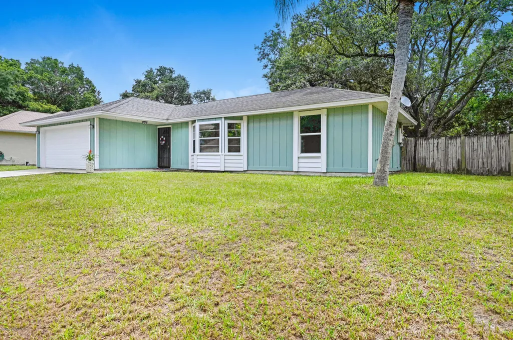 911 Glencove Avenue NW Palm Bay FL 32907