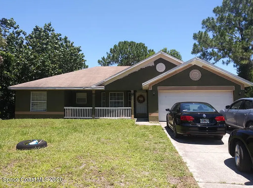 1813 Eugenia Court NW Palm Bay FL 32907