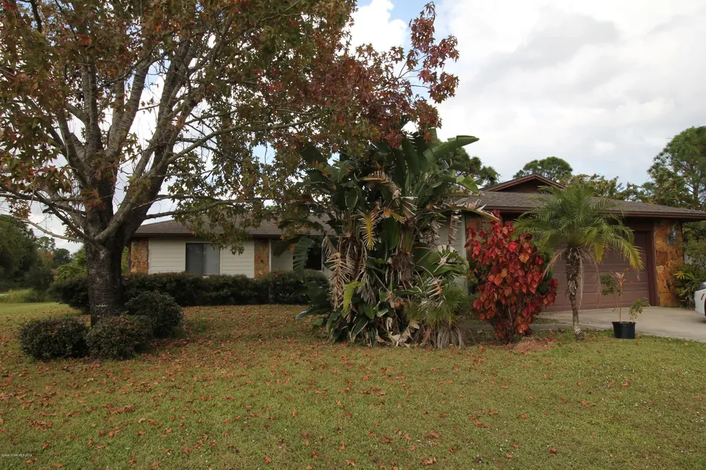 923 Hutchins Street SE Palm Bay FL 32909