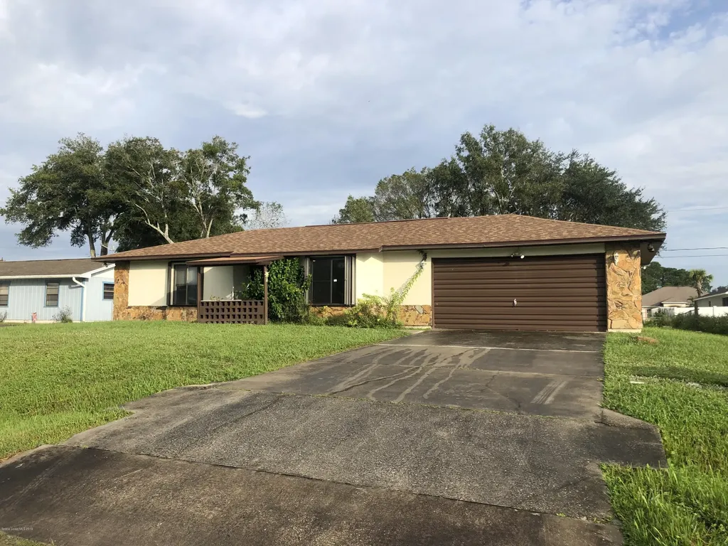 1061 Hosbine Street SE Palm Bay FL 32909