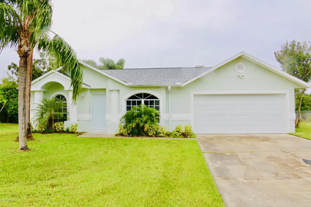 1201 Brickell Street SE Palm Bay FL 32909