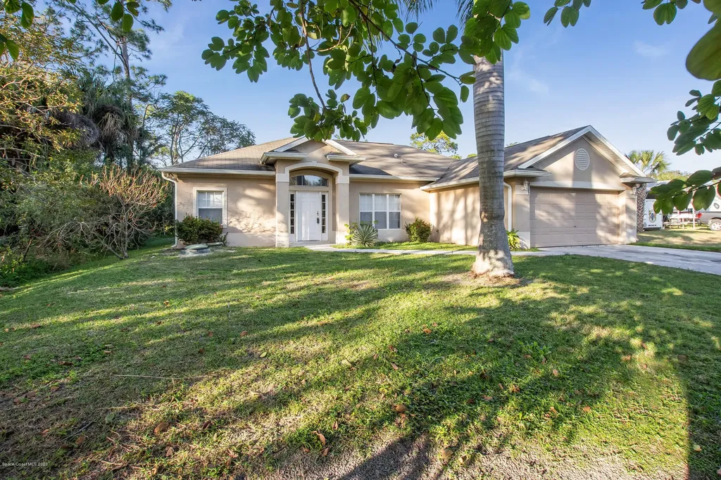 349 Wellwood Street SW Palm Bay FL 32908
