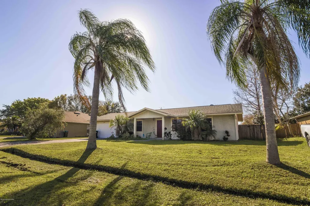 1064 Grandeur Street SE Palm Bay FL 32909