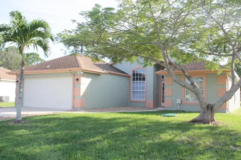 2822 SE Leigh Avenue Port St Lucie FL 34952
