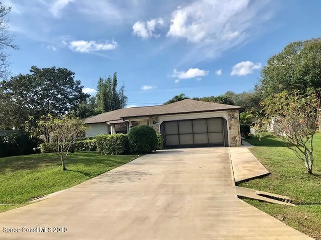 386 Columbus Street Sebastian FL 32958