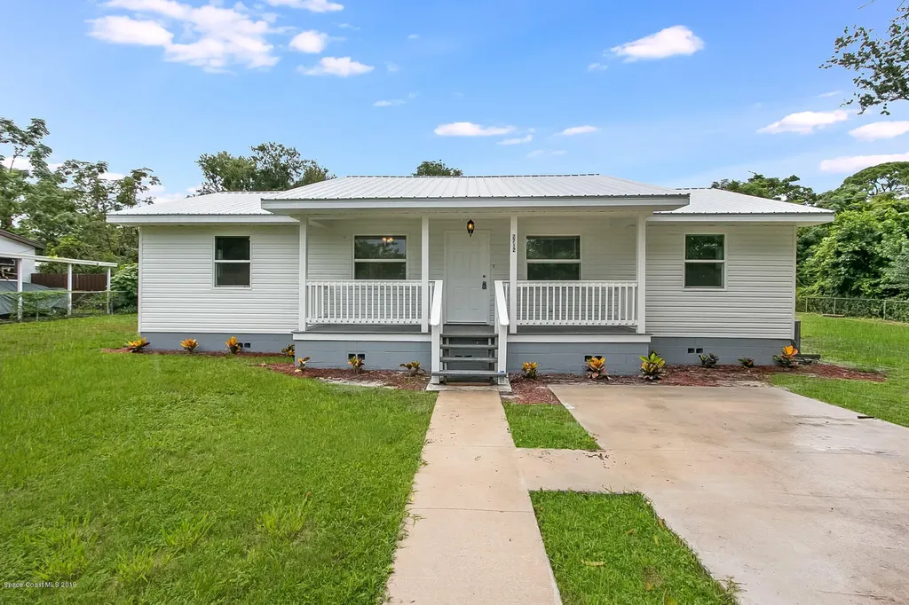 2712 Bethune Avenue Mims FL 32754